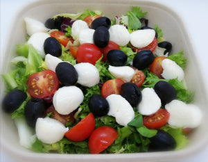 Salad with cherry tomatos, mozzarella and olives